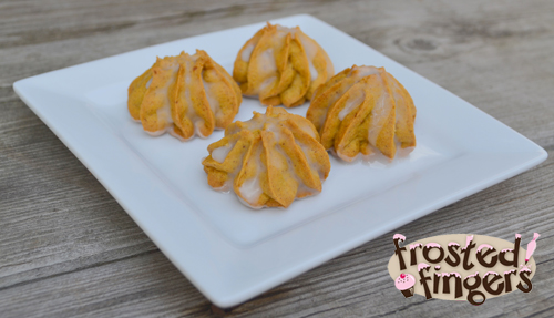 Iced Pumpkin Cookies #Recipe #25DaysofCookies #25DaysofChristmas #DominoLight